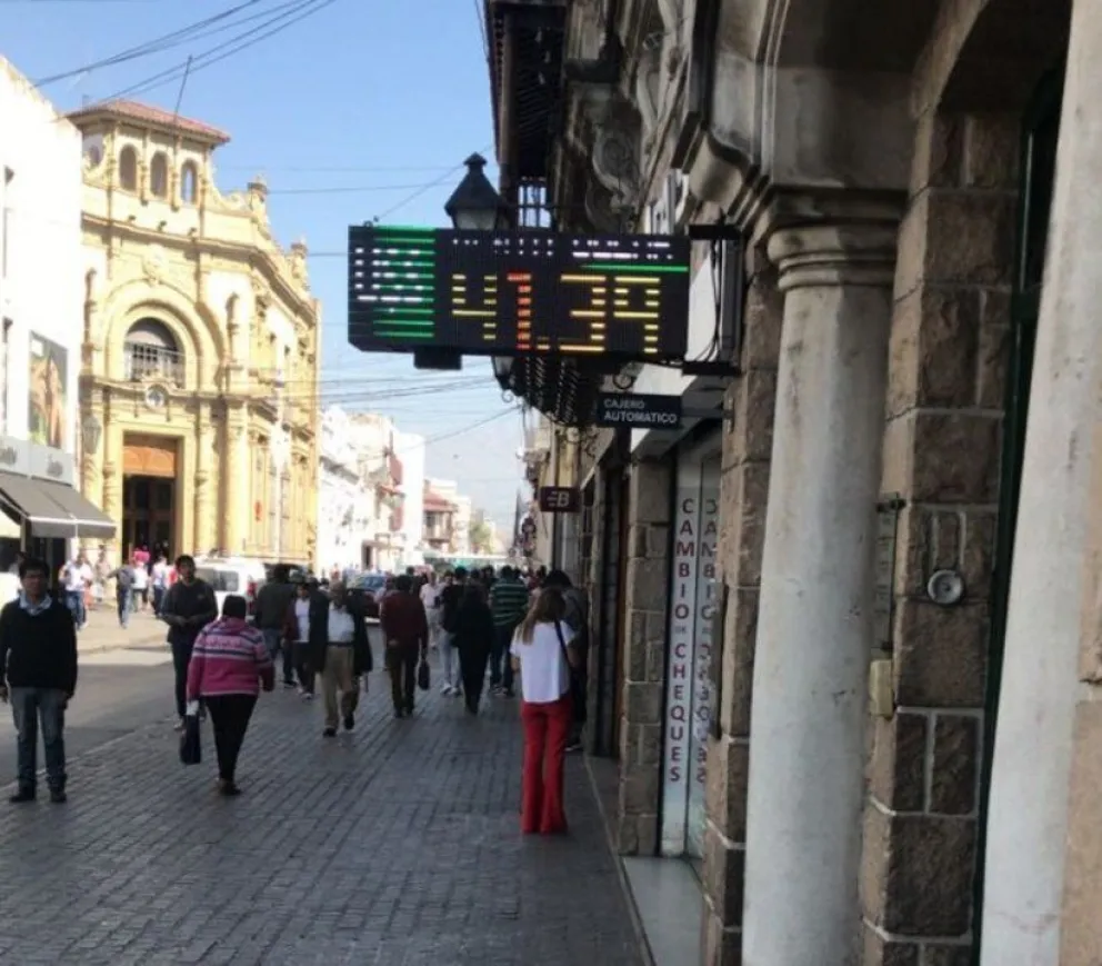 En la city salteña, el dolar superó la barrera de los $ 41