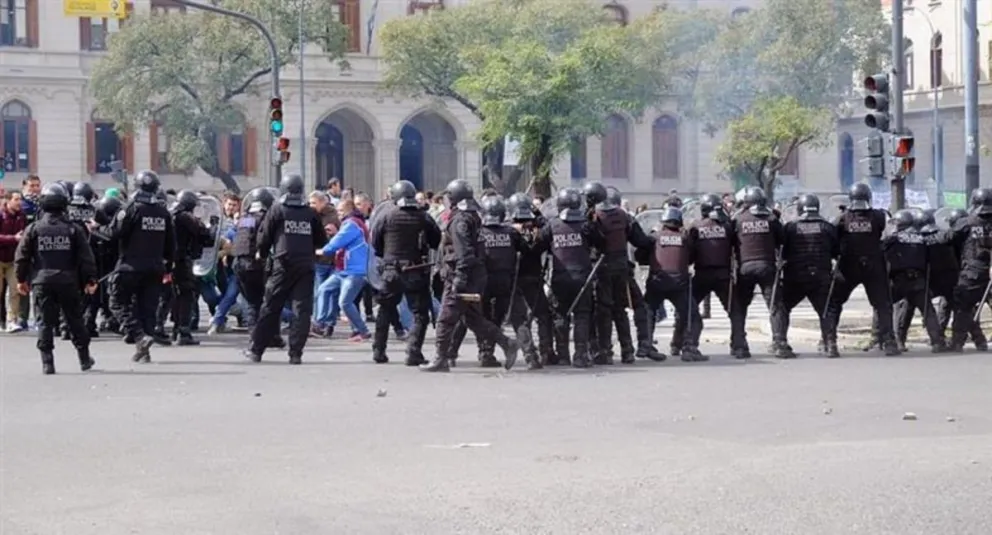 Represión en el Ministerio de Agroindustria, tras el anuncio de casi 600 despidos