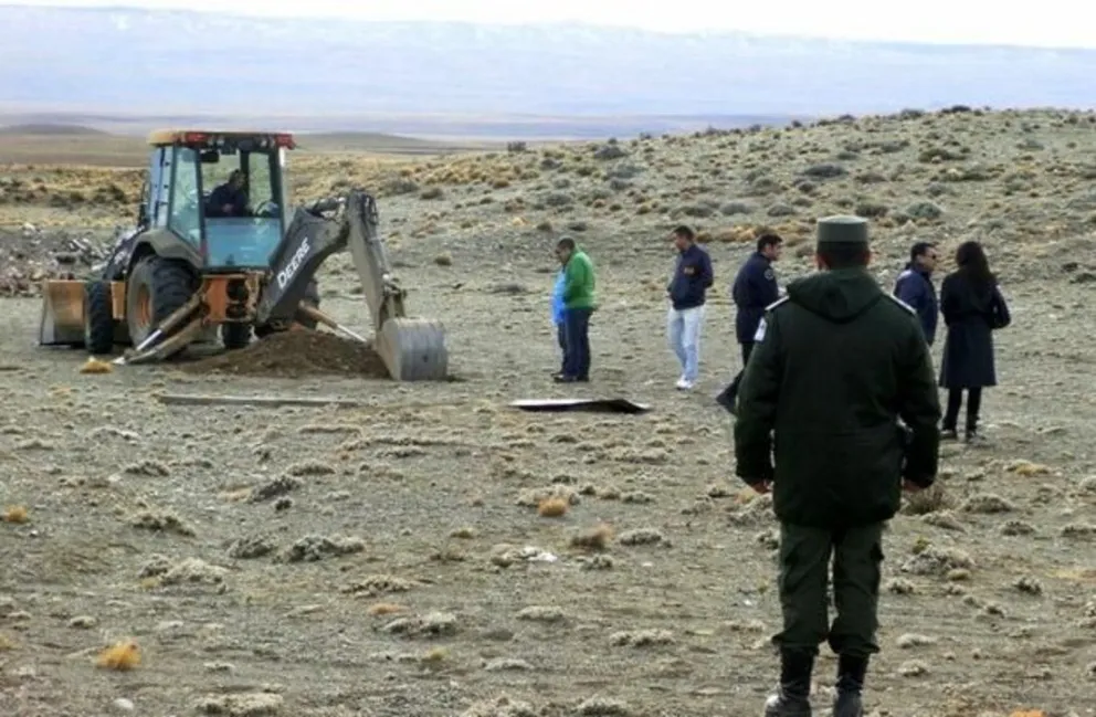 Operativo en una propiedad de Lázaro Báez: buscan un contenedor con dinero enterrado a varios metros de profundidad
