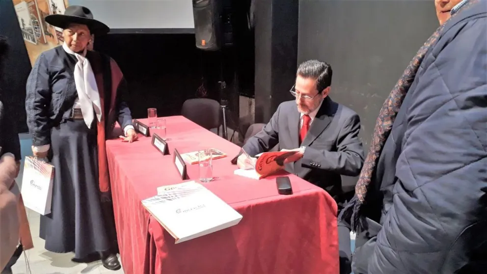 Leandro Plaza Navamuel presentó el libro "Güemes. La acción de los salteños en la hazaña integracionista Sanmartiniana"