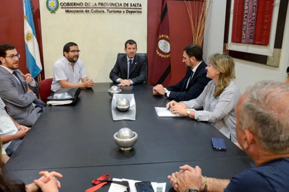 Final feliz: los turistas varados en Salta acordaron con la empresa que les alquiló el auto