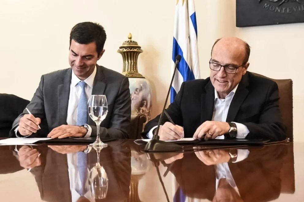 Urtubey firmó un convenio en Montevideo para que Salta comparta su experiencia en Mediación