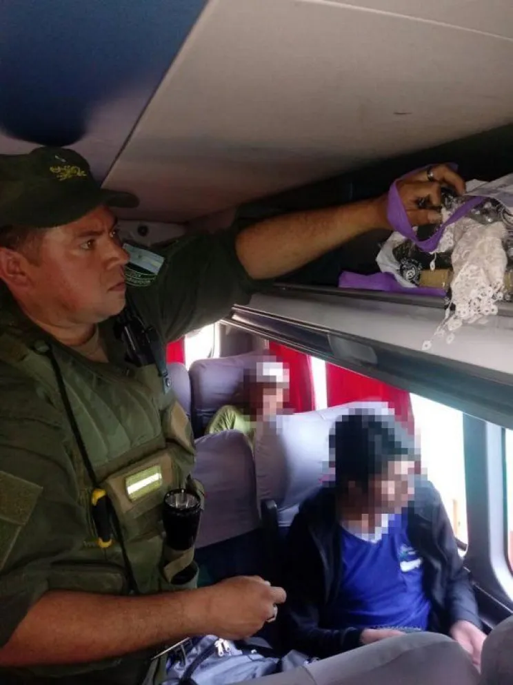 Llevaban droga en un tour de compras y fueron detenidos
