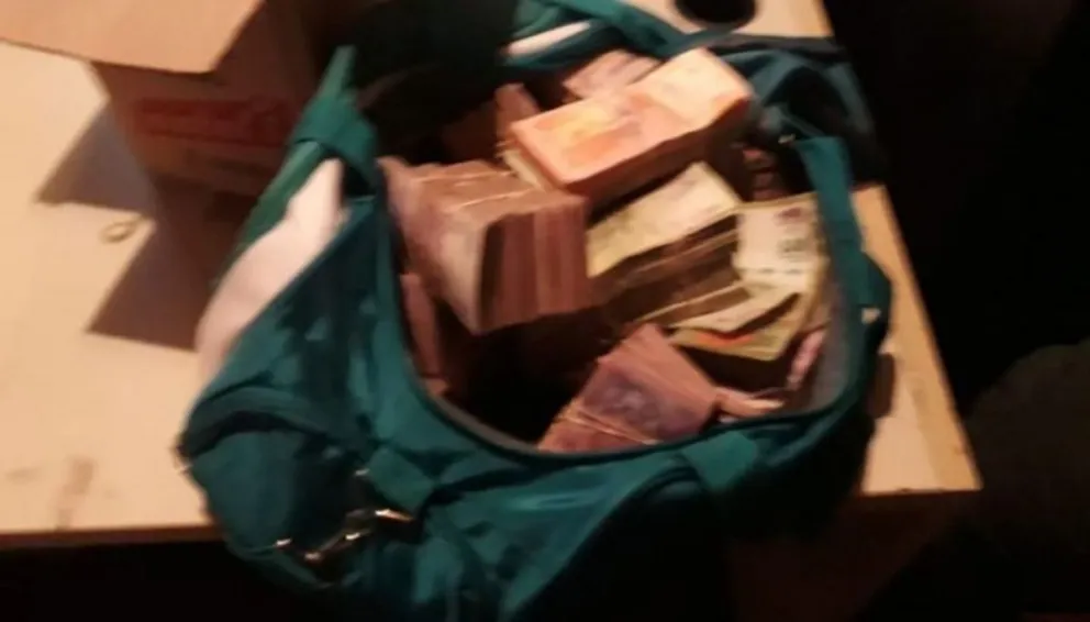 Secuestran más de un millón de pesos escondidos en un auto
