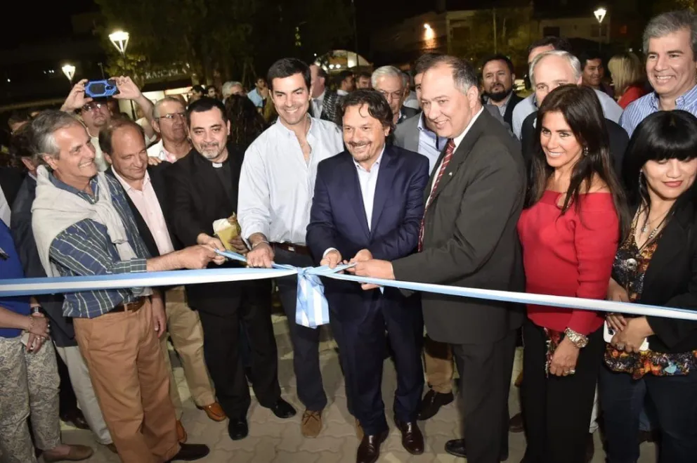 Inauguraron otra vez la plaza Árabe