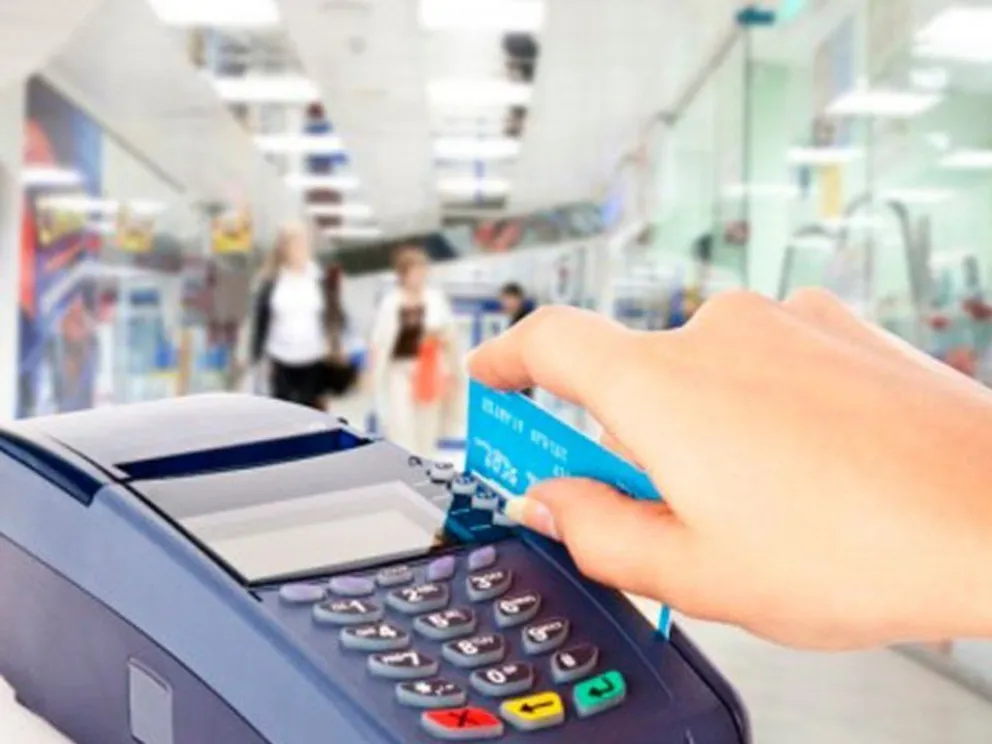 Costo altísimo: financiar la tarjeta de crédito tiene un interés del 100%