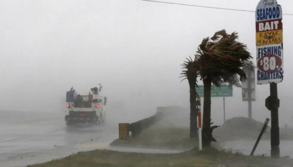 Huracán Florence: se degradó a la categoría 1. Solo se ven ráfagas blancas. VIDEOS