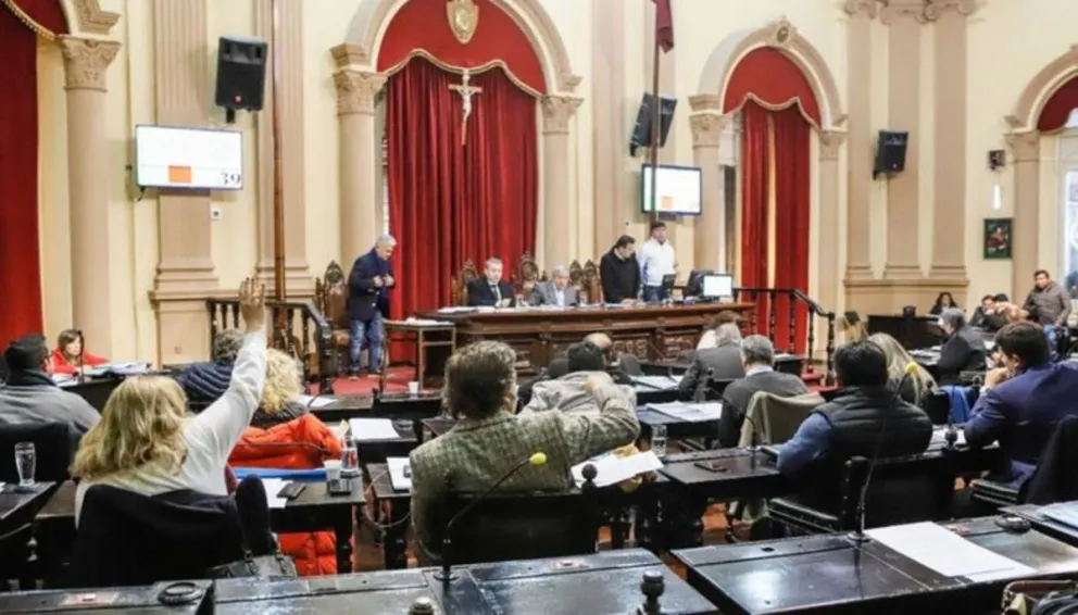 Baltazar Lara Gros y Esteban D´Andrea defienden el lugar del crucifijo de la Cámara de Diputados