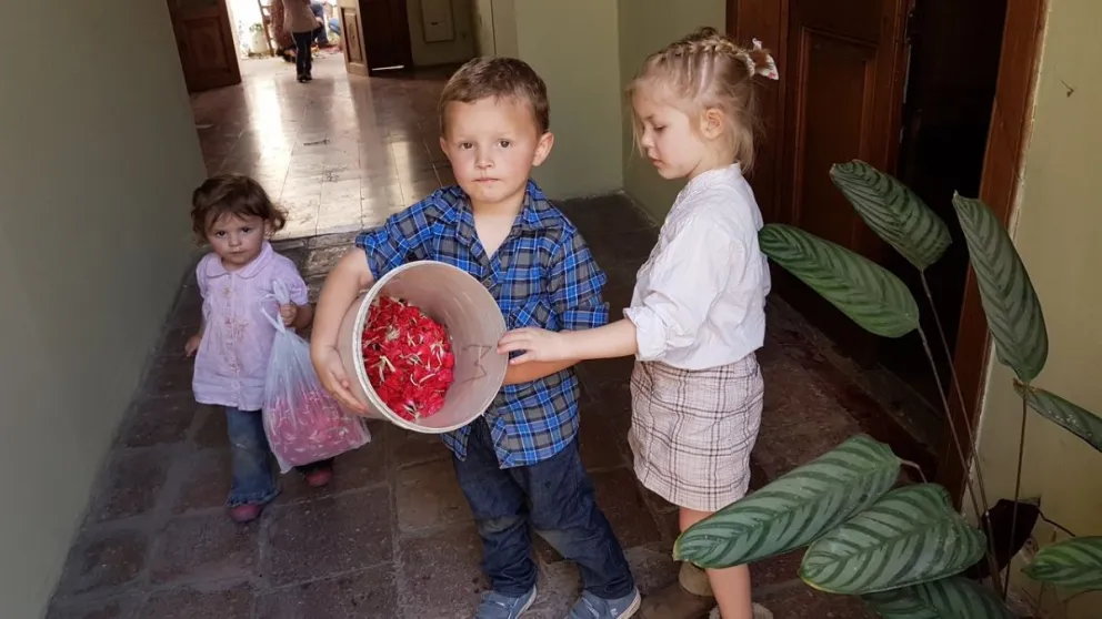 Emocionante: Mirá el armado de  la Corona del Señor del Milagro