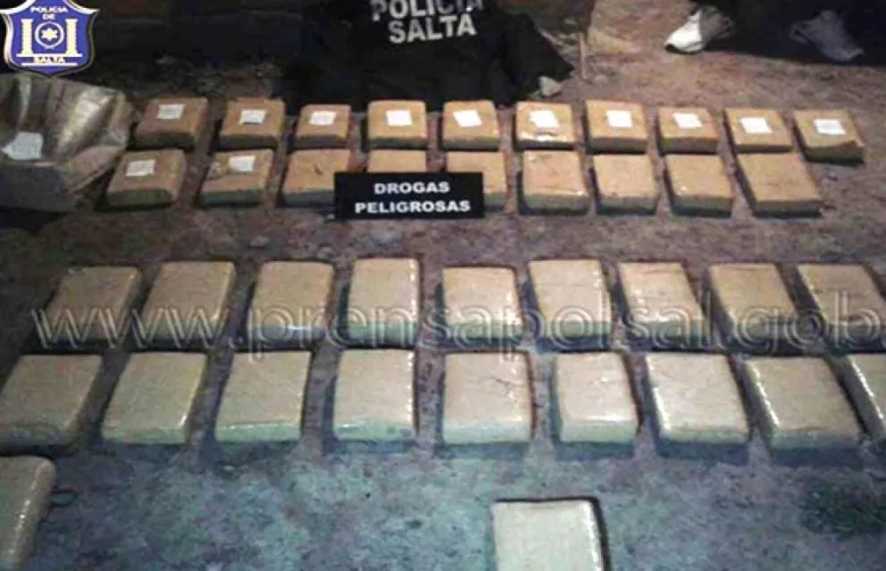 Detuvieron a dos personas y secuestraron 38.000 dosis de marihuana en Hipólito Yrigoyen