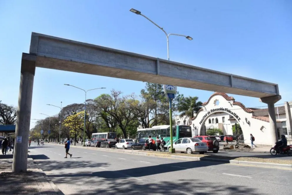 Nuevo puente peatonal en Tucumán para cruzar avenidas