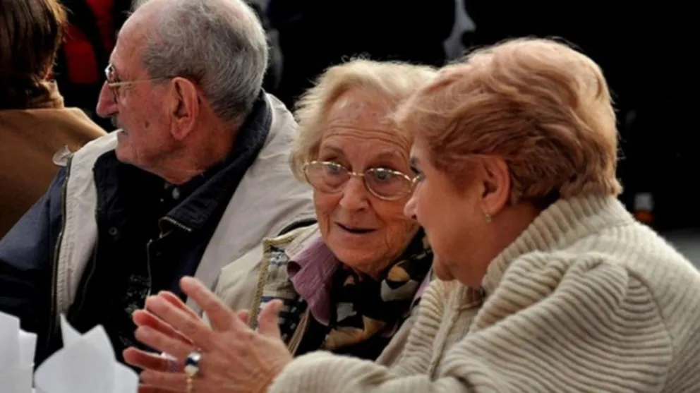 Buscan restringir el acceso a una prestación para adultos mayores