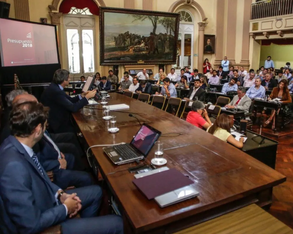 Yarade y Estrada presentarán informe económico en la Legislatura