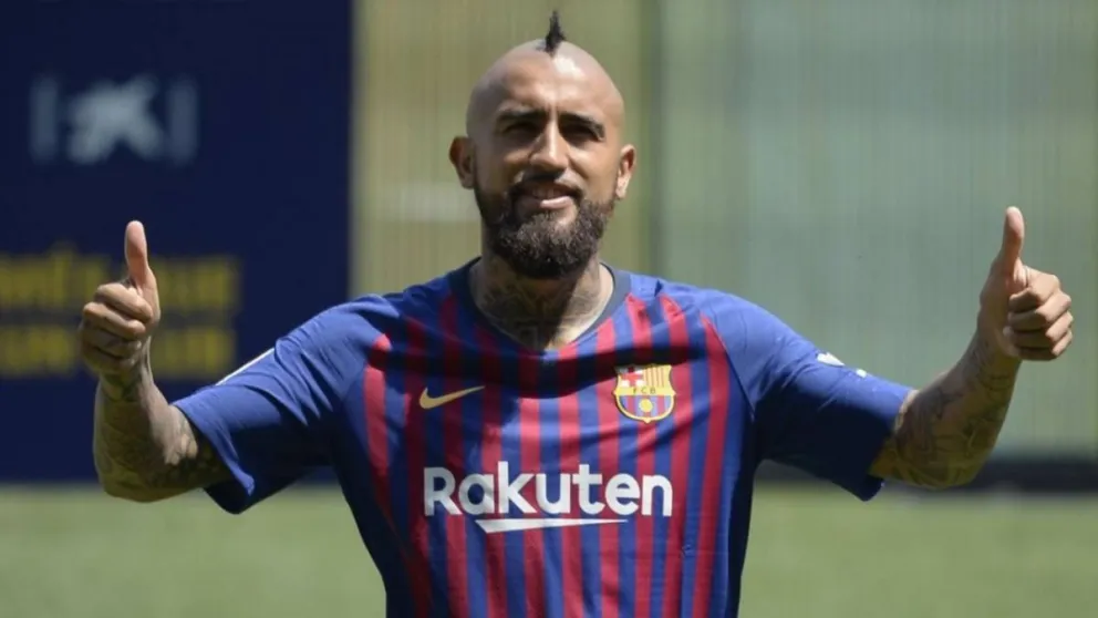 Arturo Vidal vapuleado por la prensa española