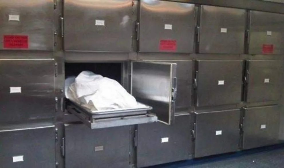 Joven murió por paro alcohólico, revivió en la morgue y mirá lo que hizo después