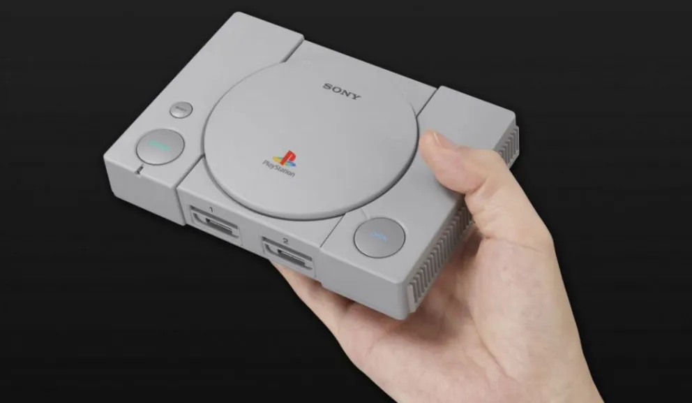 Vuelve la primera consola de PlayStation en versión miniatura