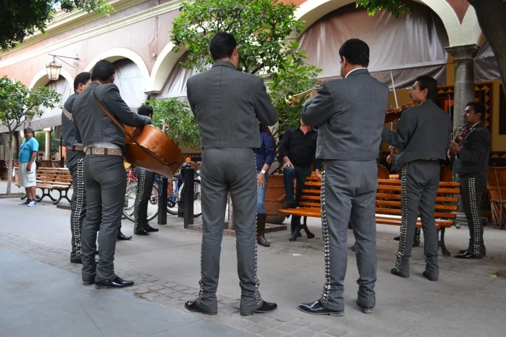 VIDEO: Disfrazados de mariachis abrieron fuego contra la multitud en Mexico