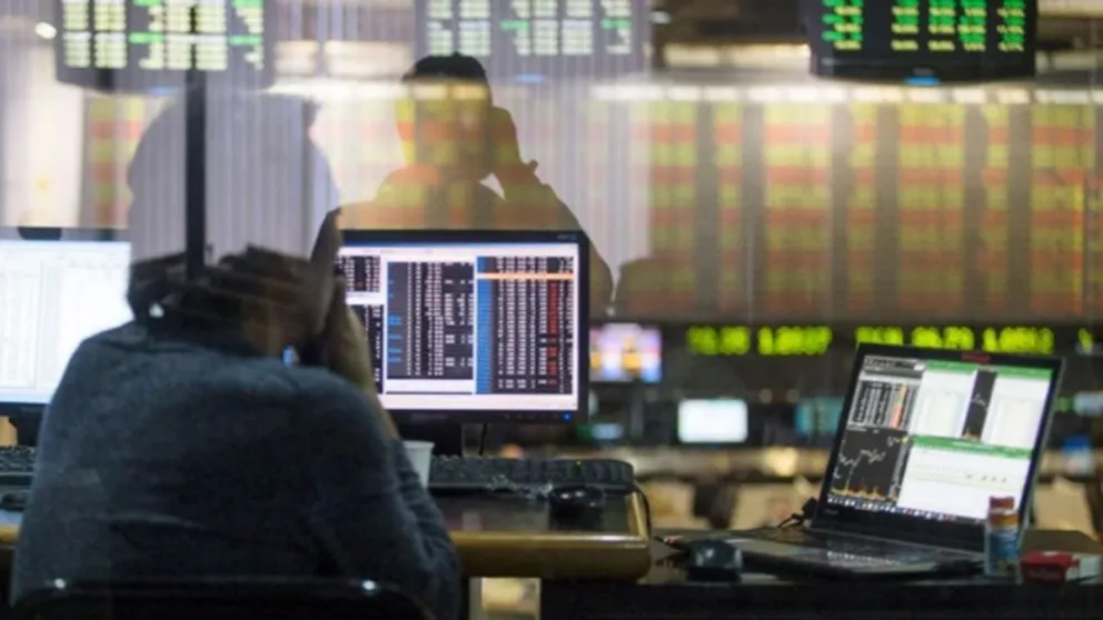 ¡Algo de tranquilidad!: subieron las acciones y cedieron el dólar y el riesgo país