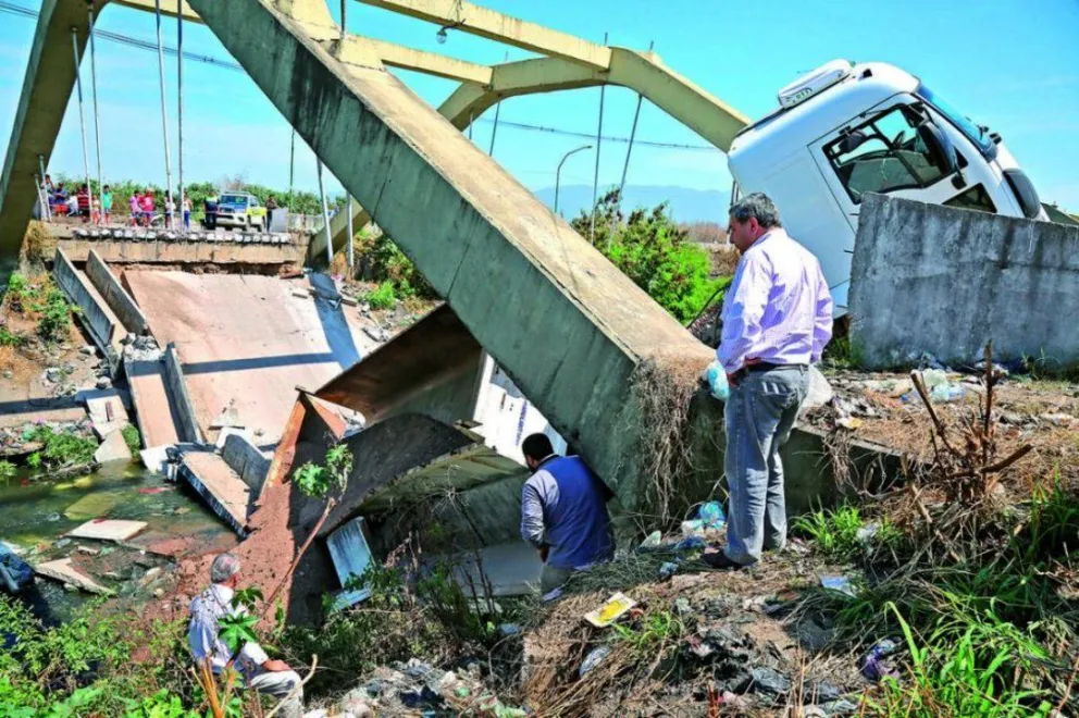 Por el derrumbe del puente, dirigentes radicales piden que se investigue cuál fue la causa