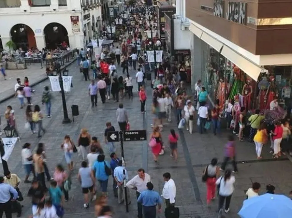 Por la procesión, los comercios abrirán medio día