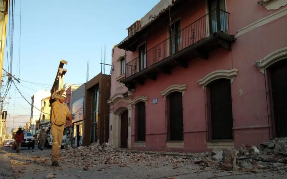URGENTE: se cayó una pared en pleno centro de Salta