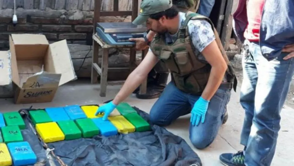 Orán: Gendarmería detuvo una camioneta que transportaba droga a Mendoza