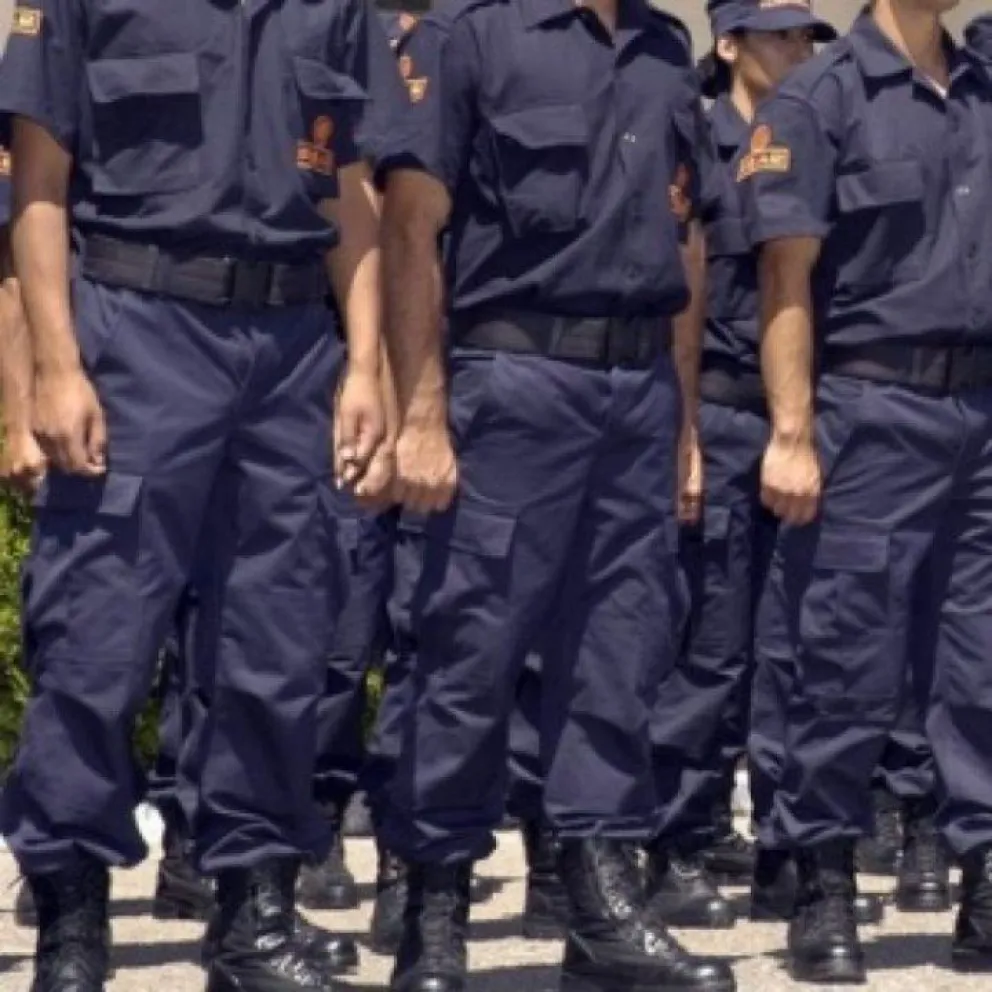 Apartaron a un policía acusado de facilitar droga a detenidos