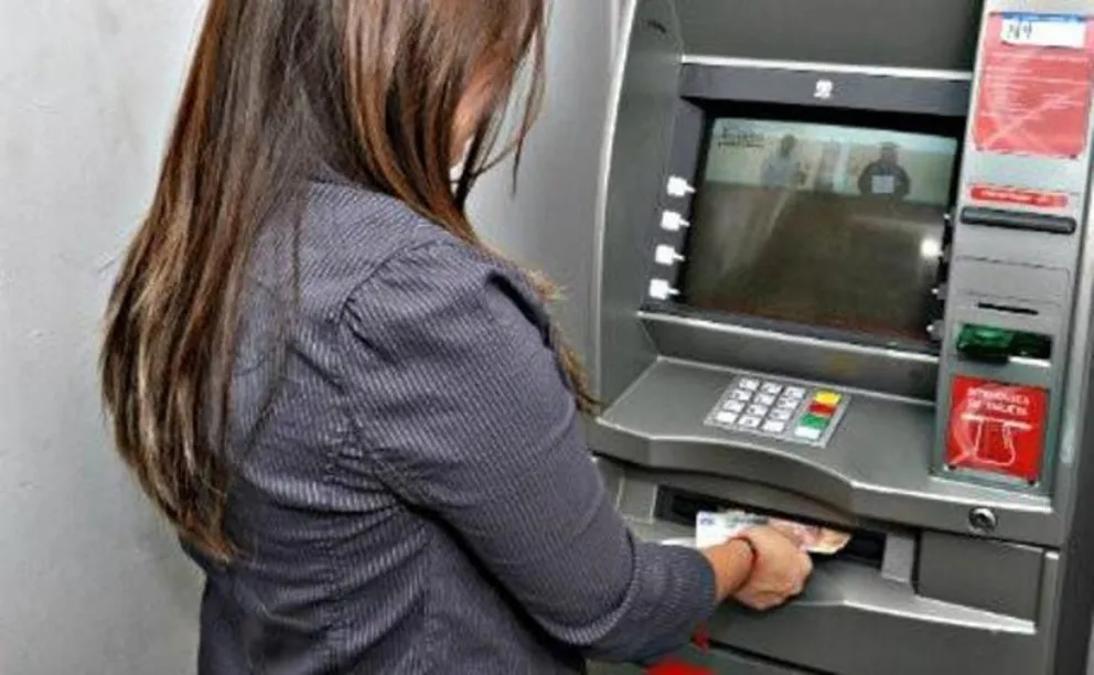 Los empleados de la Provincia cobran hoy con aumento