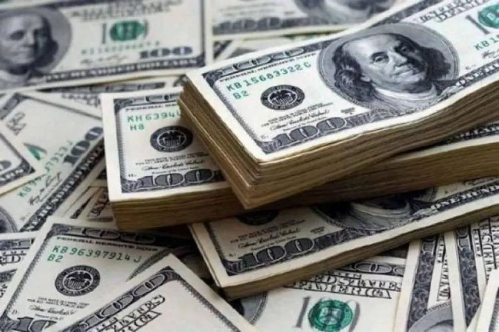 En el debut de las bandas de flotación, el dólar cayó 15 centavos y llegó a $41,79