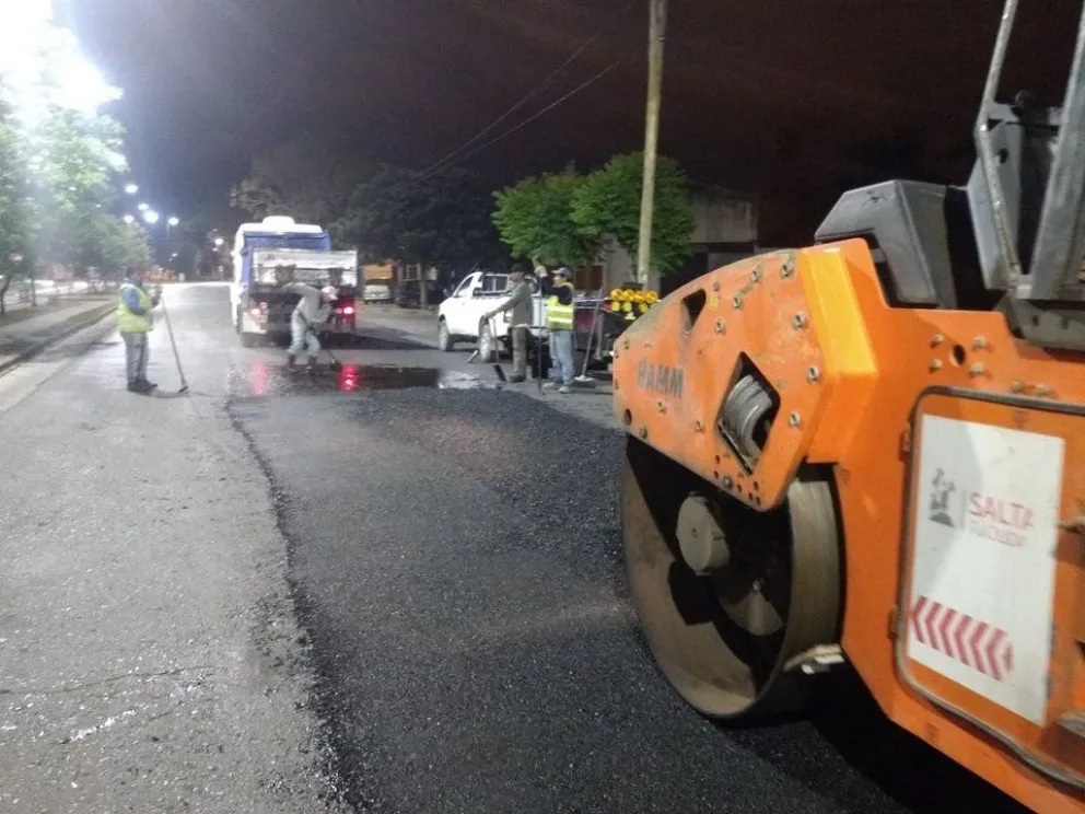 En avenida Reyes Católicos: se realizan trabajos nocturnos
