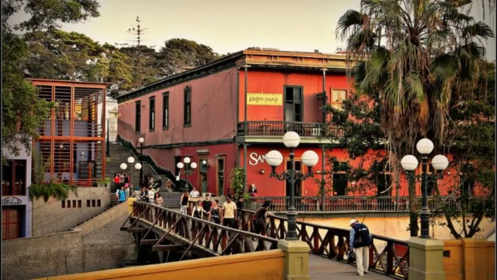 Descubrió que su pareja le era infiel buscando un puente en Google Maps