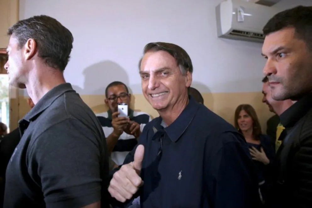 Bolsonaro votó con chaleco antibalas: "Ganamos en primera vuelta"