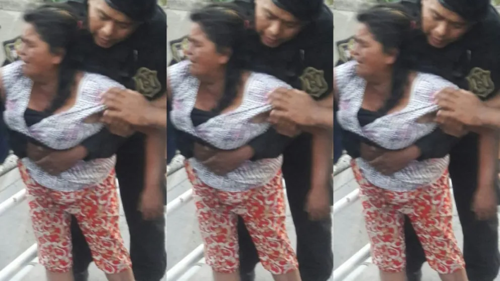 Policías salvaron a mujer a de tirarse del puente de Avenida Yrigoyen