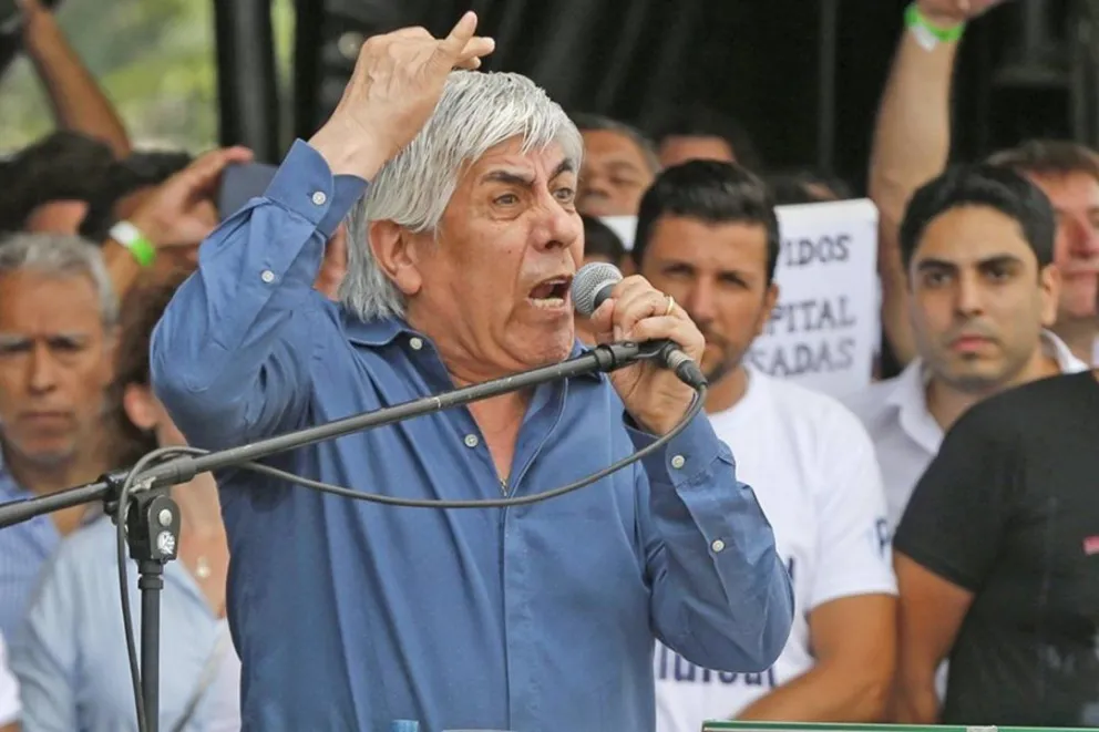 Moyano pide apertura de paritarias y amenaza con otro paro