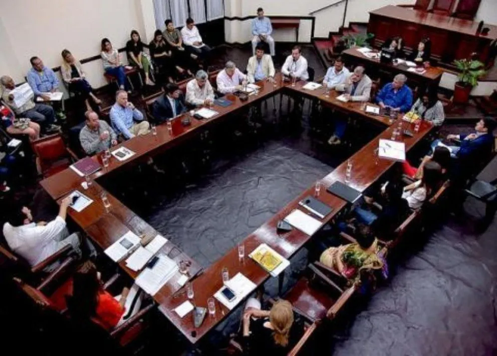 Concejales analizarán la prestación de servicio de remises
