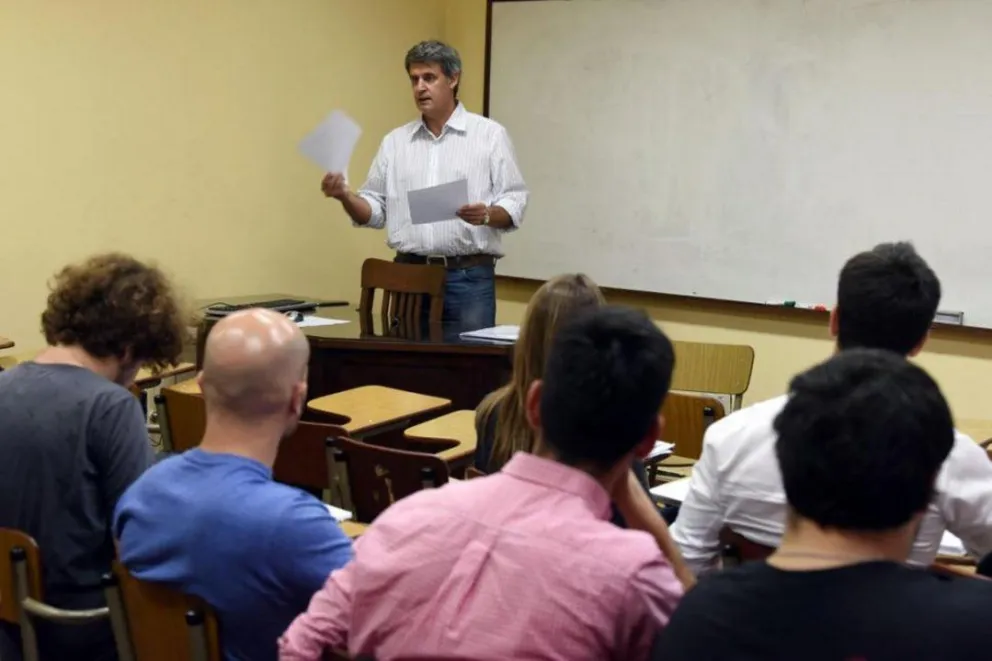 Alfonso Prat-Gay dio clases en la Universidad de Tucumán