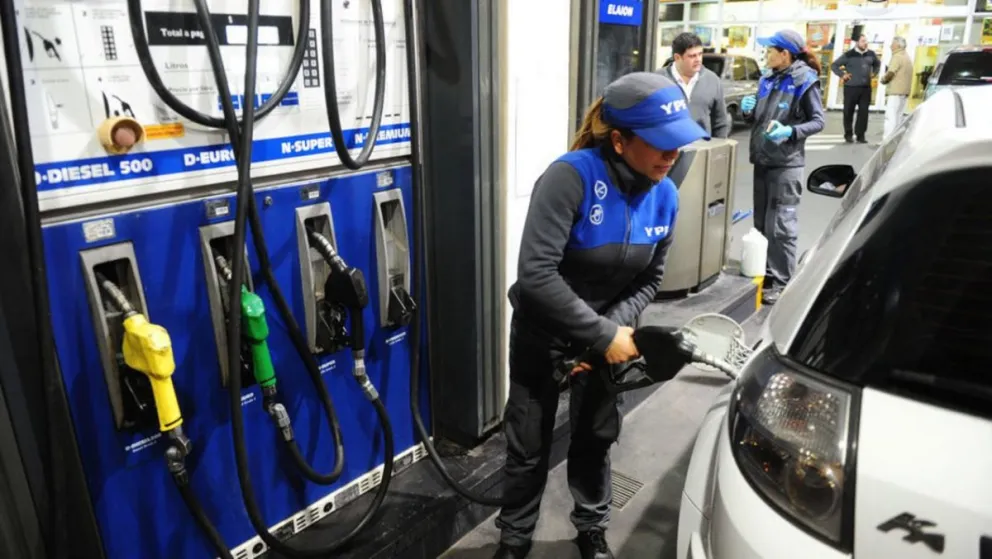 YPF subió las naftas 8% promedio en todo el país