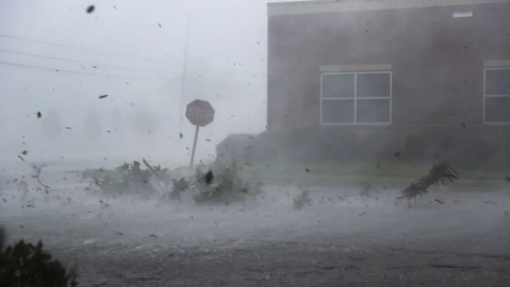 El huracán Michael deja un rastro de destrucción a su paso por Florida