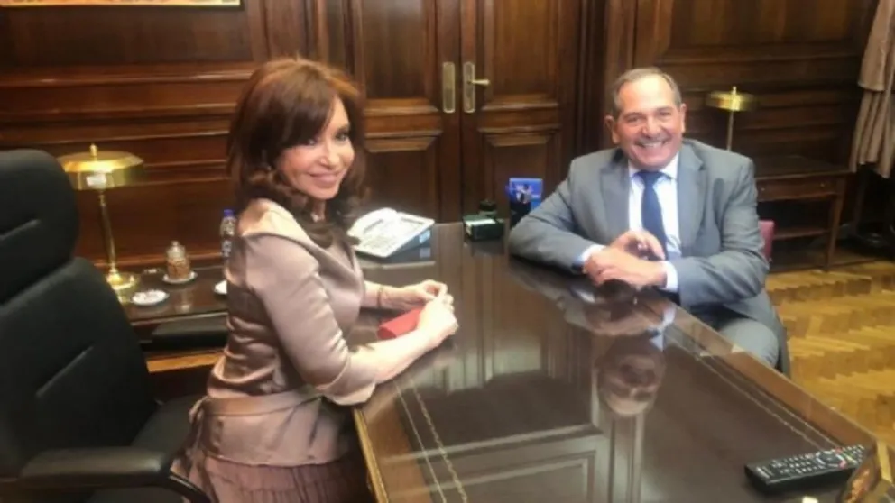 Alperovich y Cristina juntos en una reunión con referentes del PJ en Buenos Aires