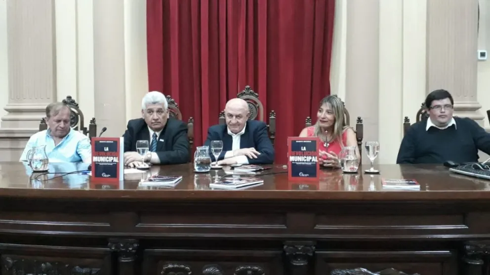 Presentación del Libro "La Revolución Municipal" de Ernesto Bisceglia