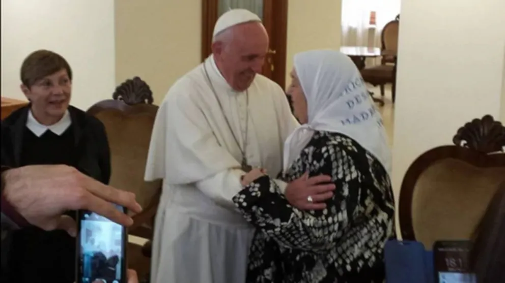 Papa Francisco: "A las Madres de Plaza de Mayo les permito todo"