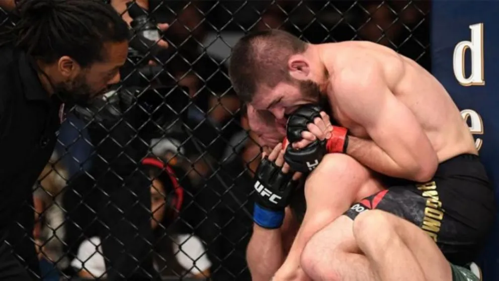 El ruso Nurmagomedov le dio una paliza a McGregor  y todo terminó en una batalla campal