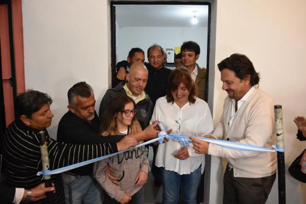 Sáenz inauguró  un taller social y comunitario en villa Mitre
