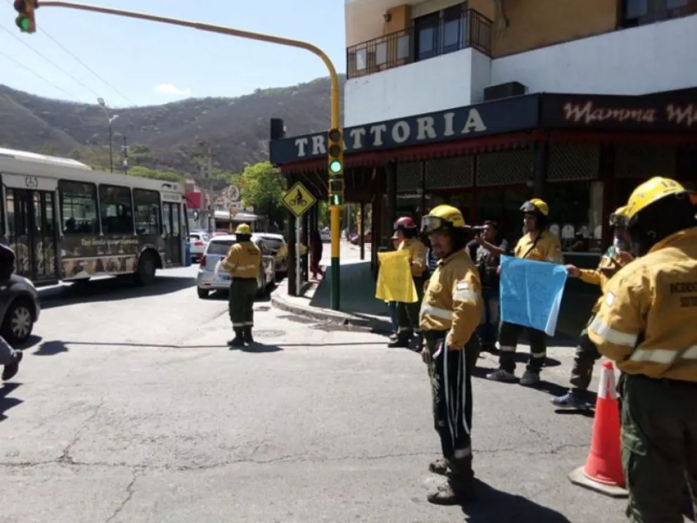 La brigada forestal pide que se le pague por sus funciones