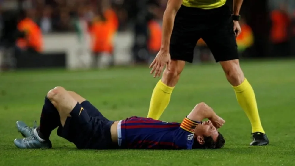 Lionel Messi se fracturó el brazo derecho y se perderá el clásico contra Real Madrid
