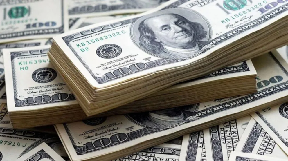 Tras cinco caídas en fila, el dólar comienza la semana estable a $38,90