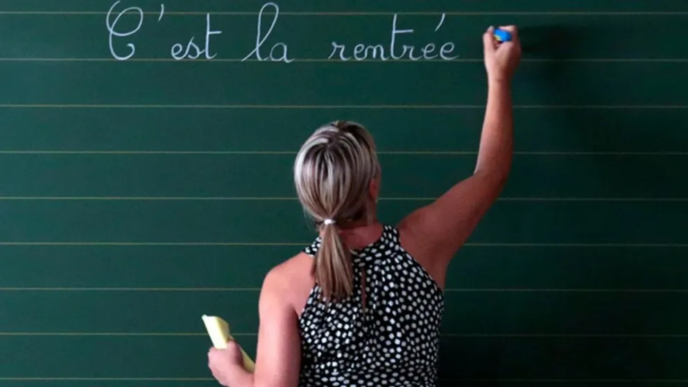 VIDEO: Un alumno francés amenaza en clase a su profesora con una pistola