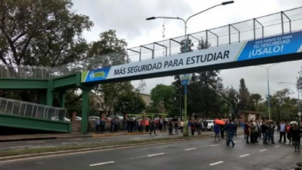Inauguraron un puente peatonal nuevo en Tucumán