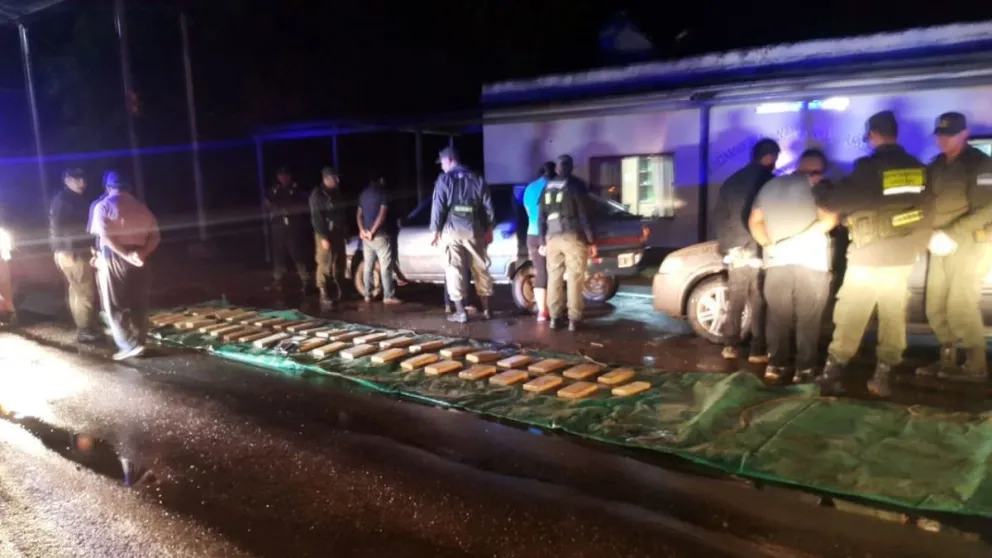 Llevaban 43 kilos de marihuana en el baúl y fueron detenidos en Salta