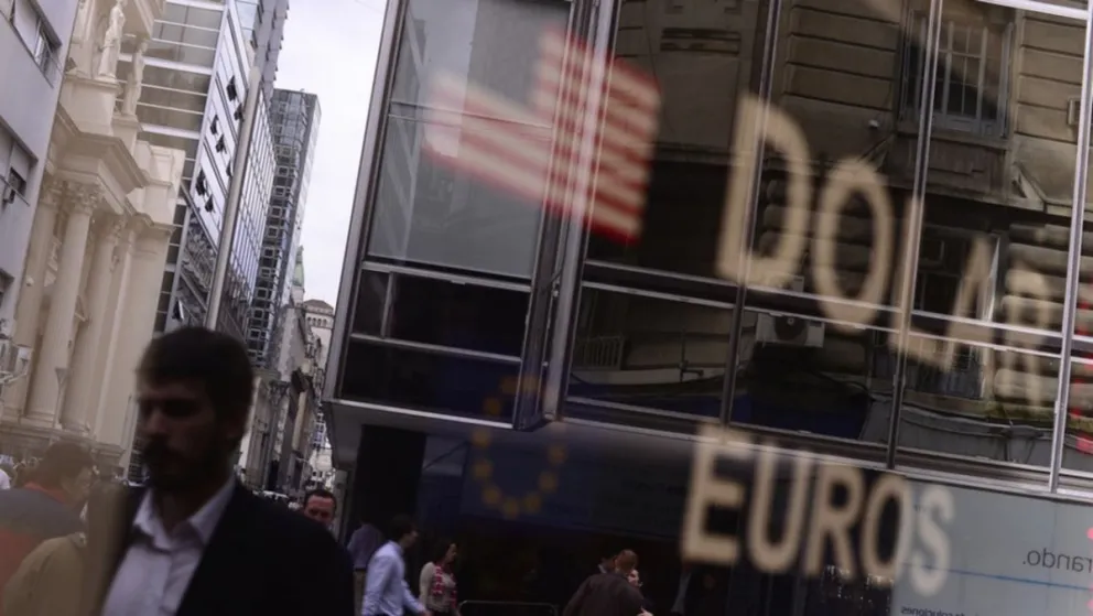 Durante octubre el dólar bajó un 11,7%